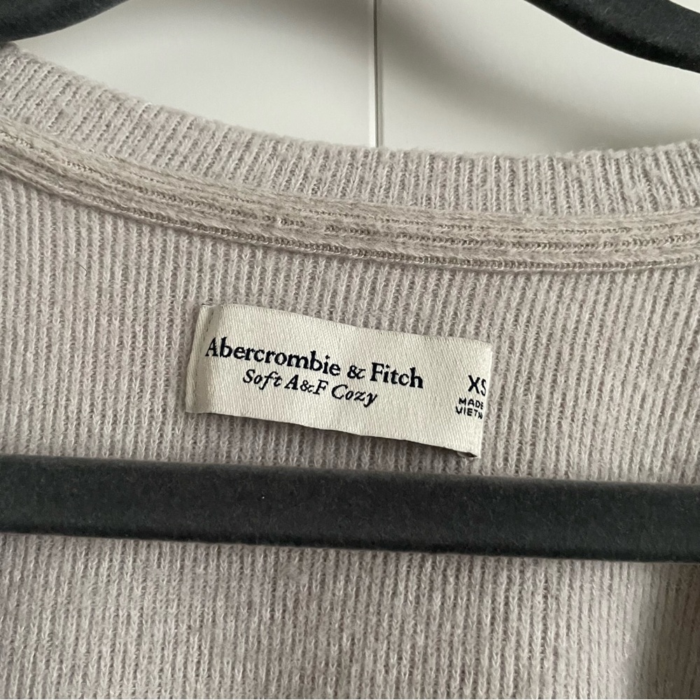 Abercrombie and Fitch V neck Sweater - Picture 2 of 4